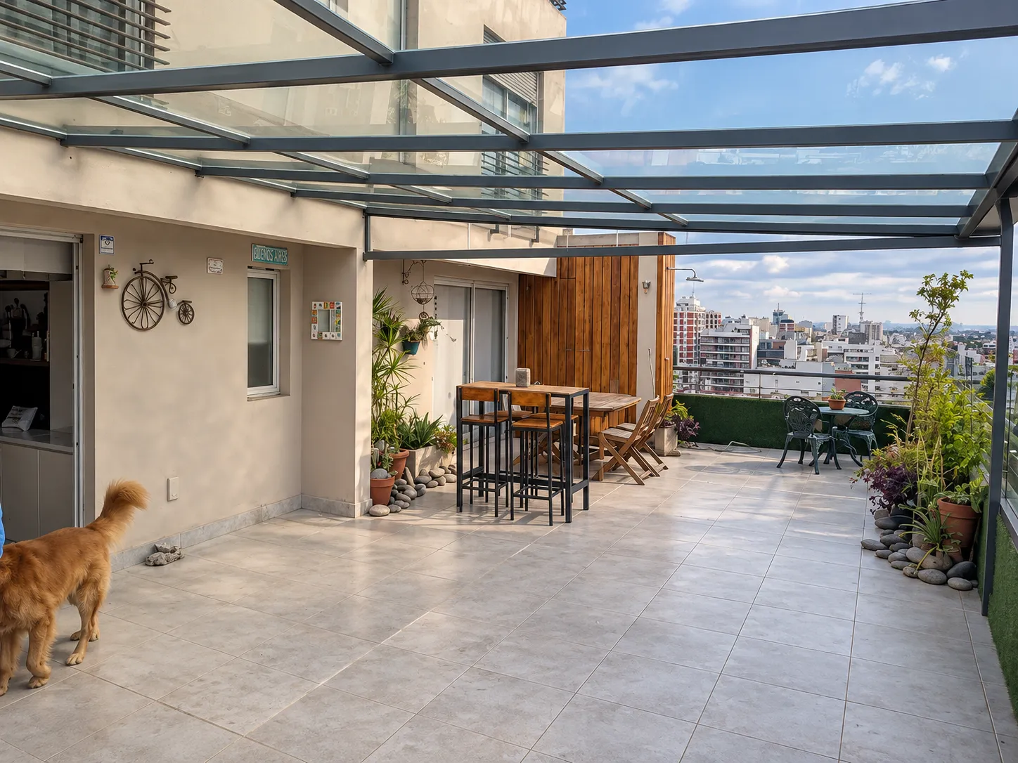 Terraza urbana en Buenos Aires con cubierta vidriada